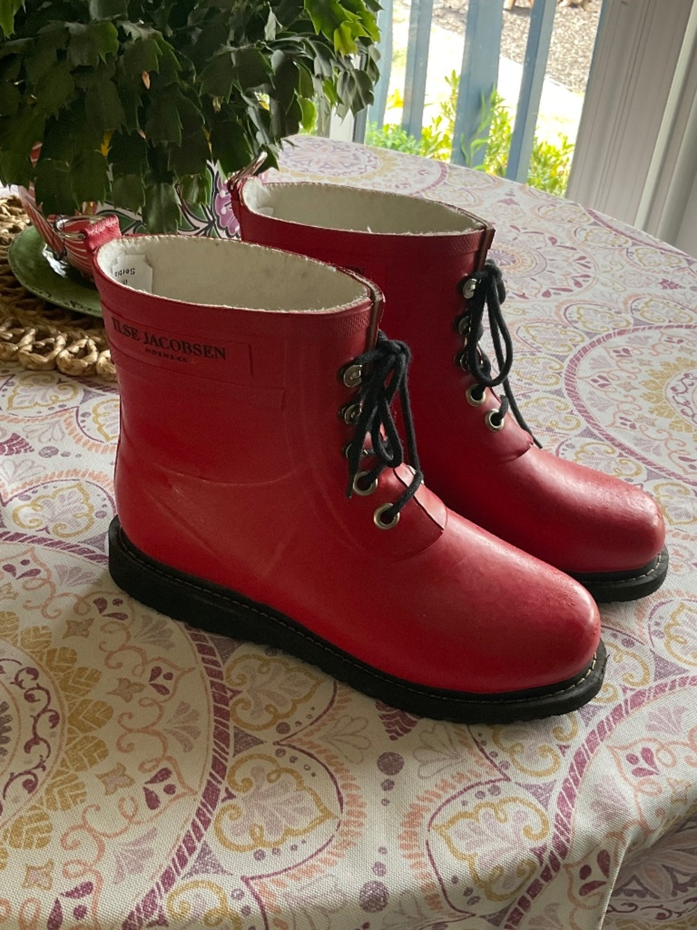 Ilse Jacobsen fun red rainboots